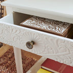 Mesa de Apoio com Gaveta Esculpida Floral, Charme Clássico e Estrutura de Estilo Antigo